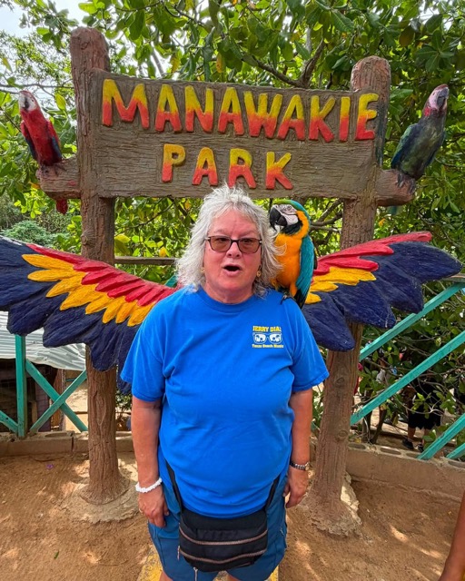 Guest at the Manawakie eco park entrance